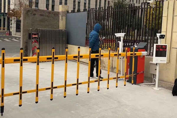 國信集團(tuán)車牌識別道閘系統(tǒng)安裝完成